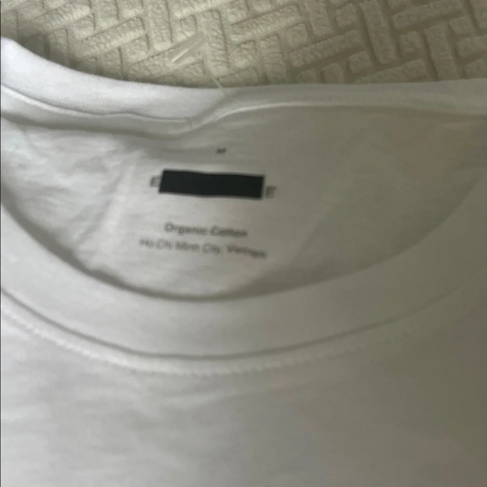 2 Everlane Slim Fit Crewneck White and Black Short Sleeve Tees, new - Picture 5 of 7